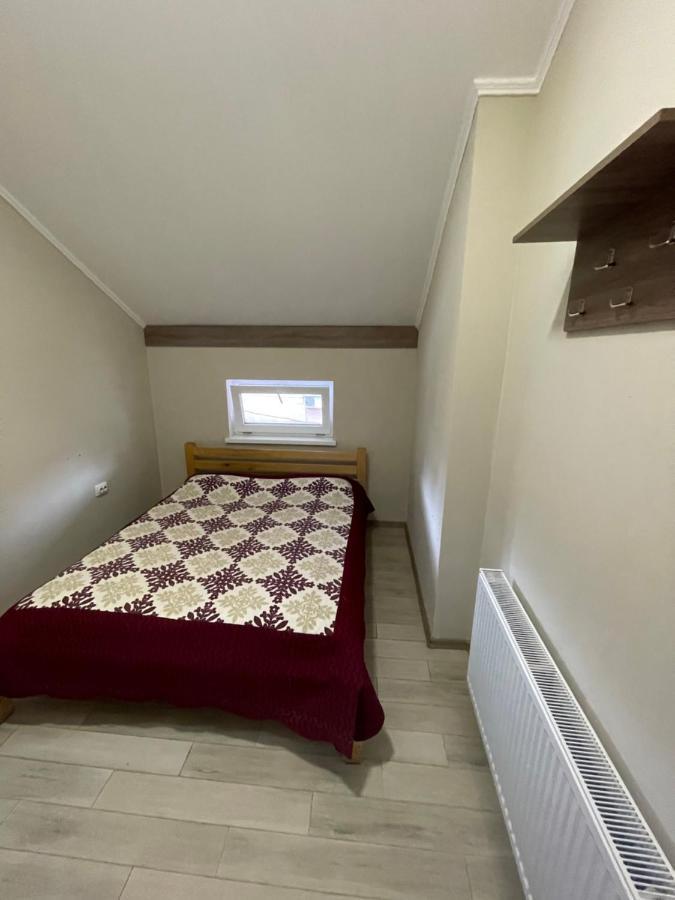 Hostel U Pottera Chernivtsi Bagian luar foto