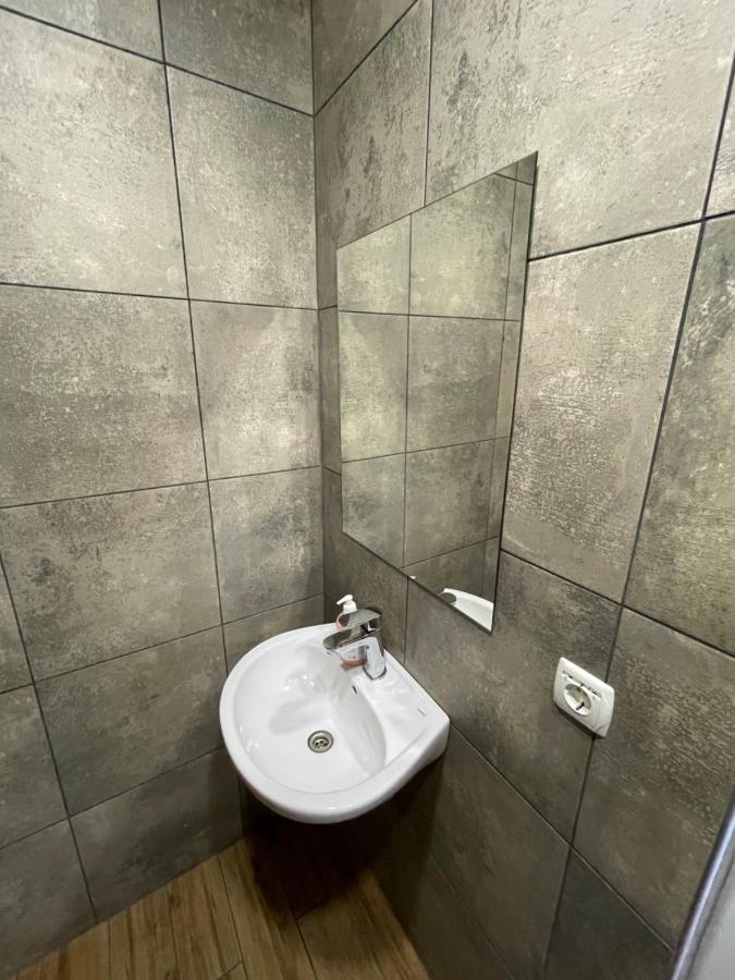 Hostel U Pottera Chernivtsi Bagian luar foto
